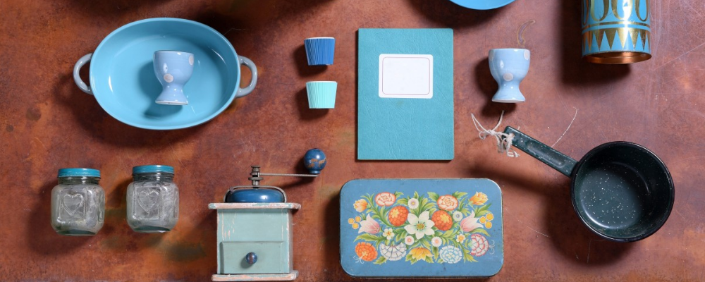 Kitchen utensils flat lay design in blue thematic colours