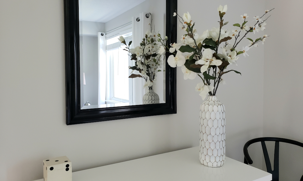 Calm home decor with neutral shade of white and flowers
