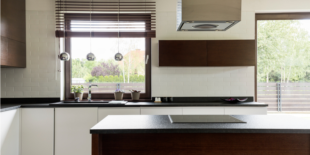 Modern kitchen with white cabinet fronts and brick-imitating tiles