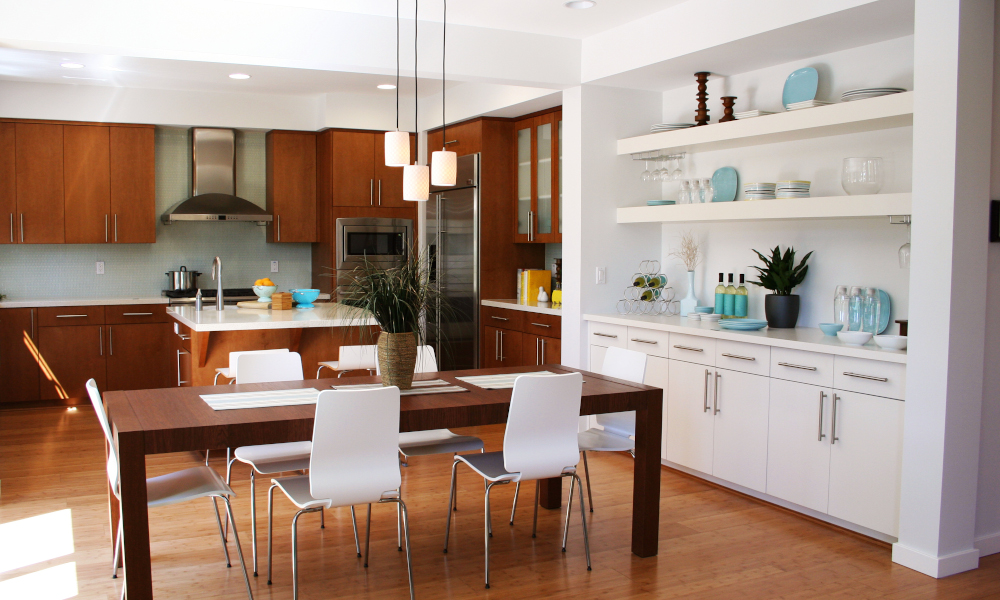 Beautiful sunny kitchen and dining room