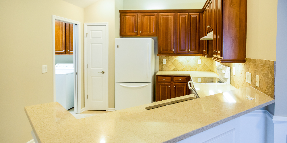 A bright and modern kitchen with quartz countertops