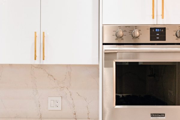 5511 countertop pexels-wendy-wei-5741975