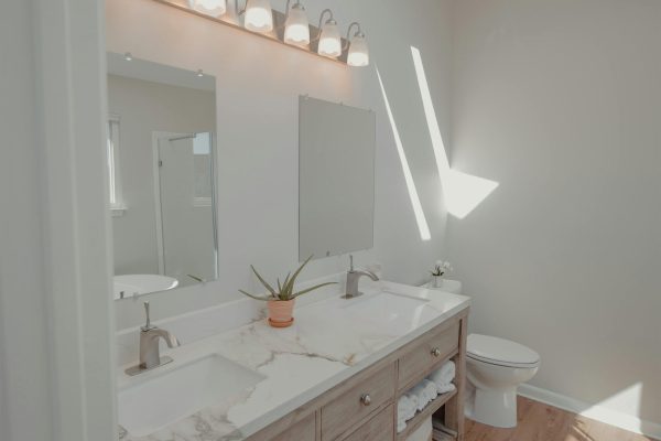 6337 pexels-ushindinamegabe-7033681 down