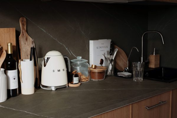 6600 countertop pexels-ready-made-3847576