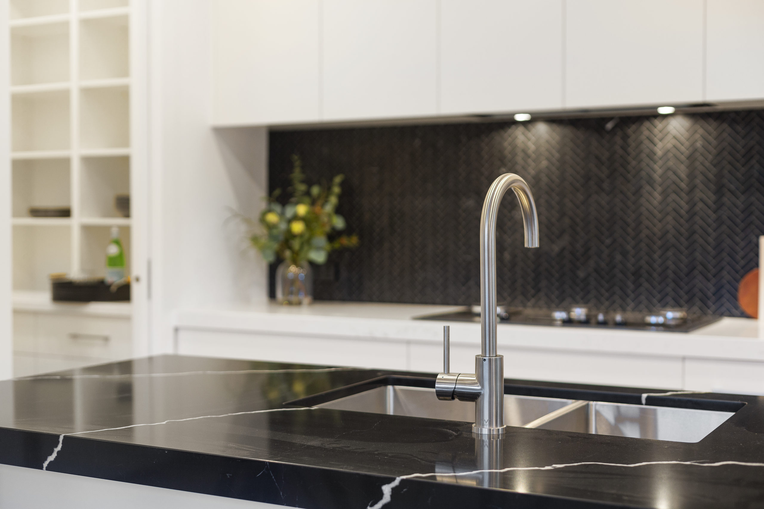 kitchen bench black countertop